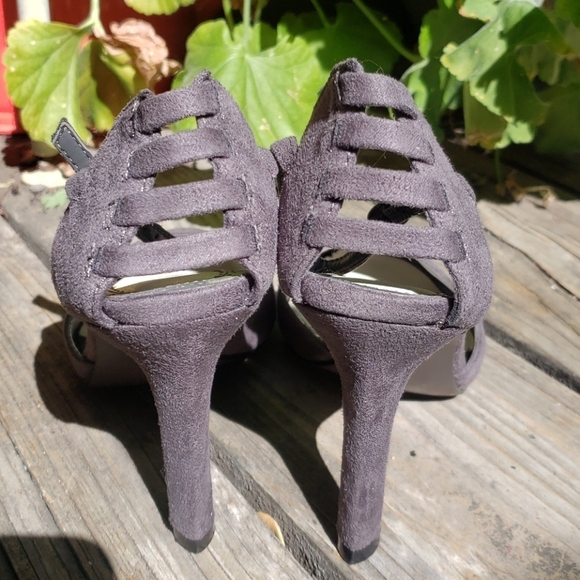 Lela Rose gray D'Orsay pump 6.5 - Picture 4 of 6